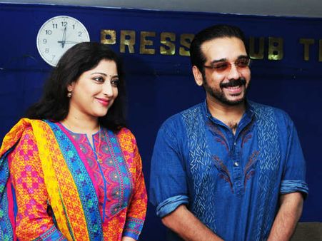 പമ്പയ്ക്ക് വേണ്ടി വിനീതും ലക്ഷ്മി ഗോപാലസ്വാമിയും നൃത്തം ചെയ്യുന്നു