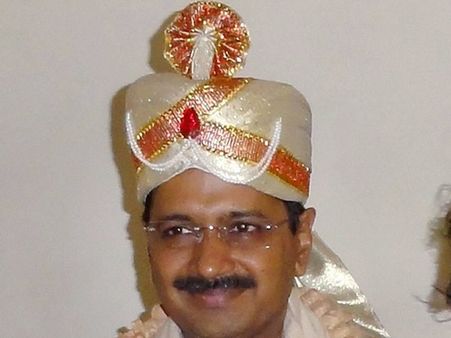 കെജ്രിവാള്‍, വാലാട്ടികളുമായി അധിക ദൂരം പോകാനാകില്ല