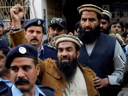 ലഖ്‌വിയുടെ മോചനത്തിനെതിരെ പാക് പത്രവും