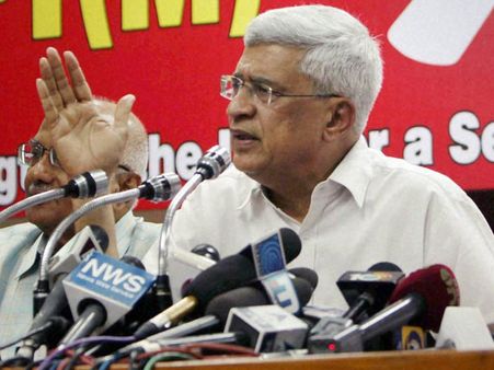 മൂന്നാം മുന്നണി പ്രായോഗികമല്ലെന്ന് പ്രകാശ് കാരാട്ട്