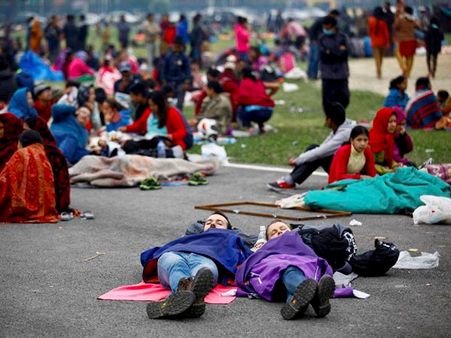 ഭൂകമ്പം: നേപ്പാളില്‍ ഇന്ത്യന്‍ വനിതാ ഫുട്‌ബോള്‍ താരങ്ങള്‍ ഉറങ്ങുന്നത് റോഡില്‍