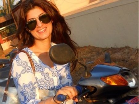 രാംദേവിന്റെ പിന്തുണയുമായി ട്വിങ്കിള്‍ ഖന്ന രംഗത്ത്