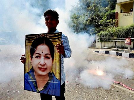 തമിഴകത്തിന് മദേഴ്‌സ് ഡേ, അമ്മ മുഖ്യമന്ത്രി കസേരയിലേക്ക്....