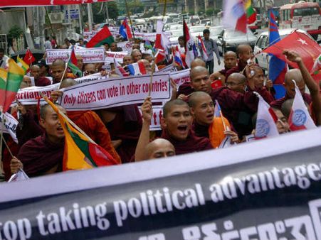 റോഹിംഗ്യ മുസ്ലീങ്ങള്‍ 'ജീവിയ്ക്കുന്നത്' മൂത്രം കുടിച്ച്... ഇവരെ രക്ഷിയ്ക്കാന്‍ ആരും ഇല്ലേ?