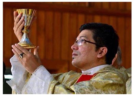 പള്ളിമേടയില്‍ 14കാരിയെ പീഡിപ്പിച്ച വൈദികനെതിരേ ലുക്കൗട്ട് നോട്ടീസ്