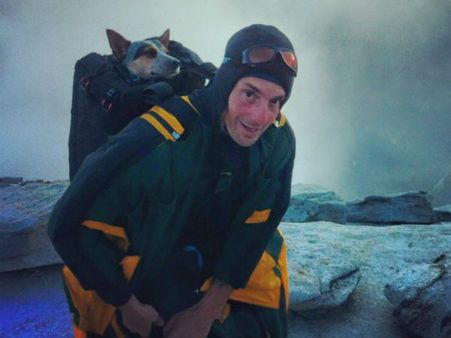 പട്ടിക്കൊപ്പം പറന്ന് ഞെട്ടിച്ച ആ 'ഡെയര്‍ഡെവിള്‍' സാഹസികപ്പറക്കലിനിടെ മരിച്ചു