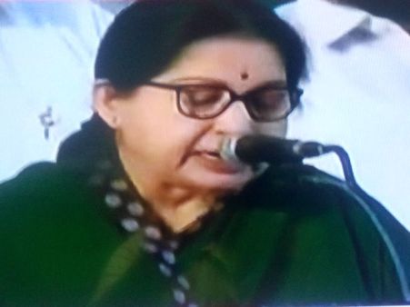 അഞ്ചാം തവണ പച്ചയുടത്ത് ജയലളിത അധികാരമേറ്റു, സാക്ഷിയാകാന്‍ രജനീകാന്തും വിക്രമും ഉള്‍പ്പടെ താരനിര