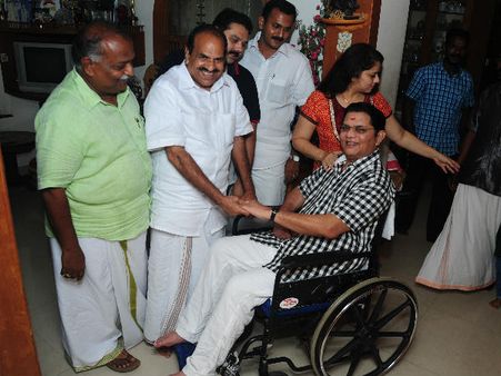 ജഗതി ശ്രീകുമാറും കോടിയേരി ബാലകൃഷ്ണനും തമ്മിലെന്ത്?