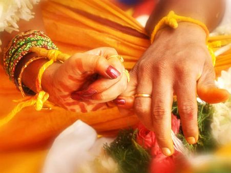 രജിസ്റ്റര്‍ വിവാഹം ചെയ്യുന്ന മുസ്ലീം പെണ്‍കുട്ടിയോട് ഇവര്‍ കാണിയ്ക്കുന്നത്... ചിത്രം പോലും മാറ്റി