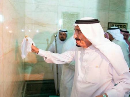 സല്‍മാന്‍ രാജാവ് കഅബ കഴുകി