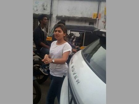 നസ്രിയ റോഡില്‍ ഇറങ്ങിയ വിവാദം അങ്ങനെയല്ല... , ഇങ്ങനെയാണ് കെട്ടോ...