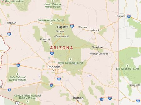 സ്തന സര്‍ജറി ചെയ്ത ഡോക്ടര്‍ക്കെതിരെ നഗ്നയായി യുവതിയുടെ പ്രതിഷേധം