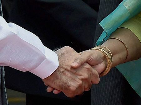 ഒരു പെണ്ണായിട്ട് പോലും.... മോദി ഷെയ്ഖ് ഹസീനയെ അപമാനിച്ചു?