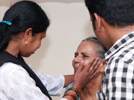 ബാംഗ്ലൂര്‍ മലയാളി ഫ്രണ്ട്‌സ് വൃദ്ധസദനം സന്ദര്‍ശിച്ചു