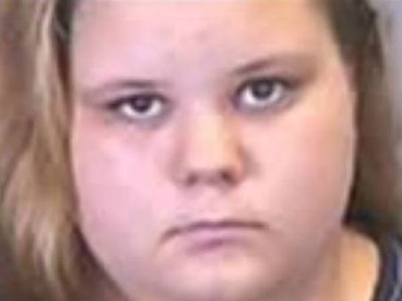 നായയ്‌ക്കൊപ്പം സെക്‌സ്; സെല്‍ഫിയെടുത്ത പെണ്‍കുട്ടി വെട്ടിലായി