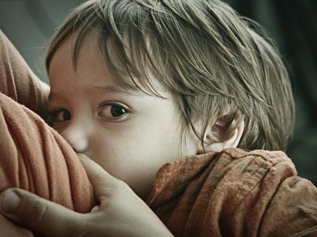 ടാറ്റൂ പതിച്ച അമ്മയ്ക്ക് മുലയൂട്ടാമെന്ന് കോടതി