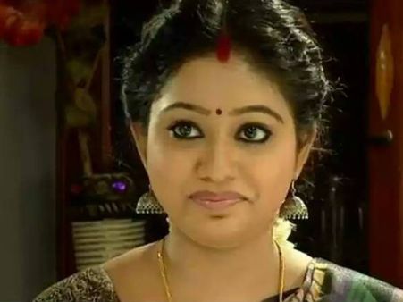 ട്രോളുകള്‍ കണ്ടാല്‍ പൊട്ടിക്കരയുന്നൊരു പൊട്ടിപ്പെണ്ണല്ല..അമൃത..സോറി മേഘ്‌ന..എന്താ ഇത്?