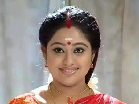 മേഘ്നയോട് 'നകുലന്‍ മോഡലില്‍' മുഖ്യന്‍റെ കല്‍പ്പന, 'മേഘ്ന ഇപ്പോ കണ്ണെഴുതേണ്ട'