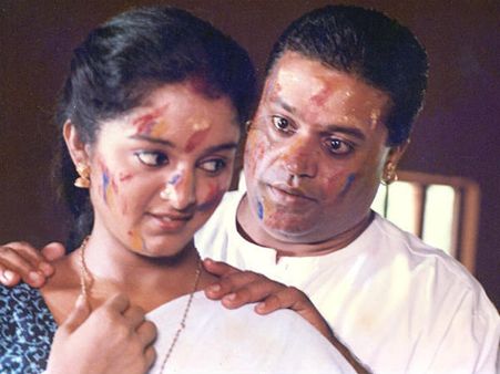 സുകുമാരന്‍ നായര്‍ ഇറക്കിവിട്ട ദിവസം സുരേഷ് ഗോപിയെ പുകഴ്ത്തി മഞ്ജു വാര്യര്‍,എന്താ മഞ്ജുവിന്റെ ഉദ്ദേശം