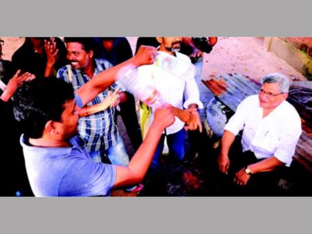 ഇതാണ് നുമ്മ പറഞ്ഞ പാര്‍ട്ടി സെക്രട്ടറി!!!