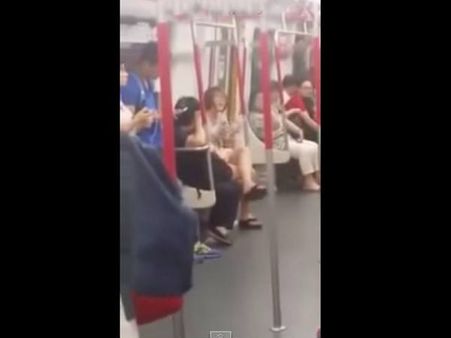 ഫോണിന്റെ ബാറ്ററി തീര്‍ന്നതിന് യുവതി ഇങ്ങനെയൊക്കെ കരയാമോ.. വീഡിയോ കാണൂ...