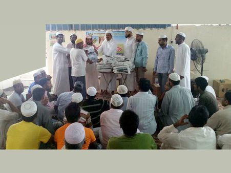 കരുണാനാളില്‍ കാരുണ്യകൈനീട്ടം; ഐ സി എഫ് വസ്ത്രവിതരണം നടത്തി