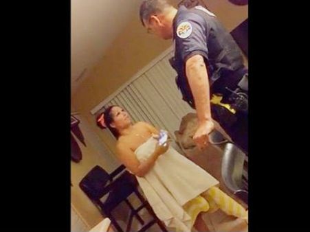 കുളിച്ചുകൊണ്ടിരിക്കെ യുവതിയെ അറസ്റ്റ് ചെയ്ത പോലീസുകാരനെതിരെ അന്വേഷണം