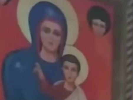 പള്ളിയിലെ ചിത്രത്തില്‍ ഉണ്ണിയേശുവും മാതാവും ചുണ്ടുകളനക്കി പ്രാര്‍ത്ഥിയ്ക്കുന്നു, വീഡിയോ കാണൂ