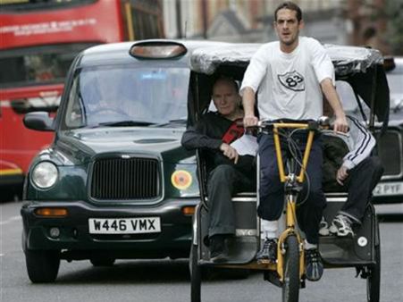 രണ്ടു കിലോമീറ്റര്‍ യാത്രയ്ക്ക് 20,000 രൂപവേണമെന്ന് വിദേശിയോട് റിക്ഷാ ഡ്രൈവര്‍