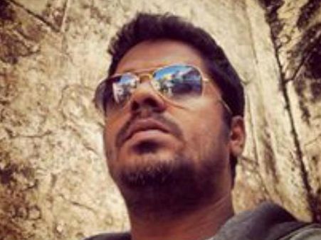 കൈകളില്‍ രക്തം പുരണ്ടിരിക്കുന്നു യുവര്‍ ഓണര്‍: ആഷിക് അബു