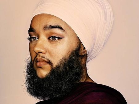 താടിയും മീശയും ഉണ്ടെങ്കിലും താന്‍ സെക്‌സിയാണെന്ന് 23കാരി