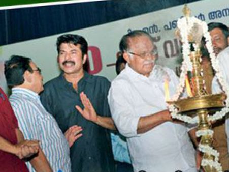 ഒരിയ്ക്കലും വിളക്ക് കൊളുത്തില്ലെന്ന് അബ്ദുറബ്ബ്... മമ്മൂട്ടി എന്ത് പറയും?