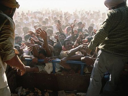 യുദ്ധം കണ്ട മലയാളി, ദുരിതമനുഭവിച്ച മലയാളി