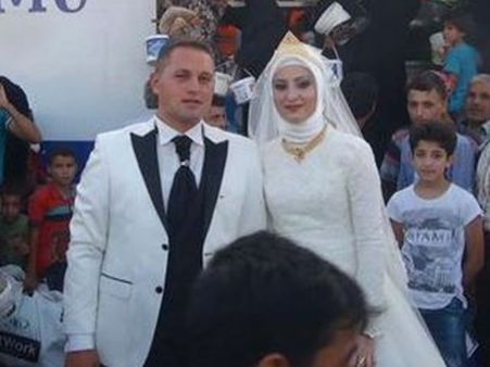 നവദമ്പതികള്‍ ഭക്ഷണം വിളമ്പിയത് 4000 അഭയാര്‍ഥികള്‍ക്ക്!