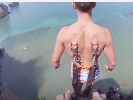 ഇങ്ങനെയൊക്കെ ചാടാമോ..? 380അടി മുകളില്‍ നിന്നു താഴേക്ക് ചാടി അഭ്യാസപ്രകടനം