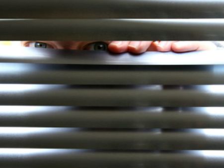 കുളിമുറിയില്‍ ഒളിഞ്ഞ് നോക്കിയപ്പോള്‍ തല കുടുങ്ങി; പിടിയിലായത് ഷാനവാസിന്റെ ഡ്രൈവര്‍