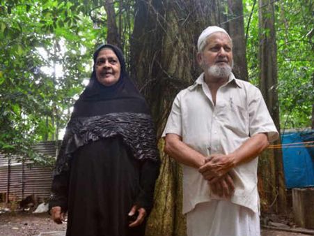 നാഗത്തറയില്‍ വിളക്ക് വയ്ക്കുന്ന മുസ്ലീം കുടുംബം... കേരളത്തില്‍ തന്നെ!!!