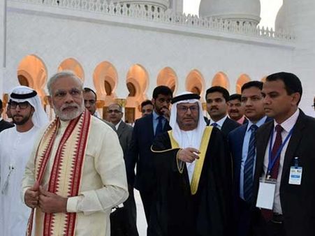 ദുബായ്: പ്രധാനമന്ത്രിയെ കാണാന്‍ ആയിരങ്ങള്‍ ഒഴുകിയെത്തി