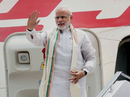 മോദിയുടെ കാറിന് എന്തിനാ മോനേ ഡ്രൈവര്‍....?