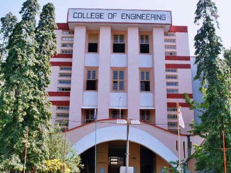 തിരുവനന്തപുരം എന്‍ജിനീയറിങ് കോളേജില്‍ ഓണാഘോഷത്തിനിടെ ജീപ്പിടിച്ച് വിദ്യാര്‍ത്ഥിനിയ്ക്ക് പരിക്ക്