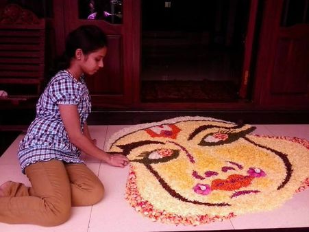 ടിവിയിലെ ഓണവും കണ്ടു അന്തം വിട്ടിരിക്കുന്ന കുട്ടികള്‍, കാണുമ്പോള്‍ പകച്ചുപോകുന്നു എന്റെ കൗമാരം..