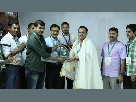 നാടന്‍ കലാകാരന്മാര്‍ക്ക് പ്രവാസ ലോകത്തിന്റെ ആദരം