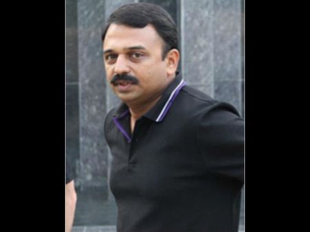 യാത്രക്കാരുടെ ജീവന്‍ രക്ഷിച്ച മലയാളി പൈലറ്റിന് സസ്‌പെന്‍ഷന്‍!!!