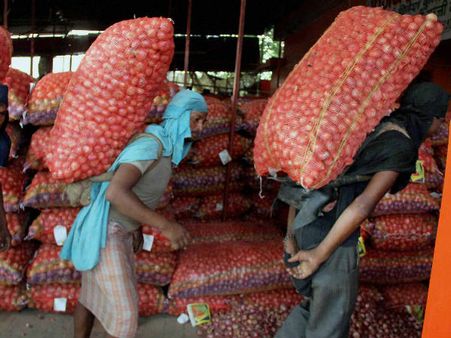 ഉള്ളിവില 100 കടക്കും, ഓണത്തിന് കണ്ണില്‍ വെള്ളം നിറയും!