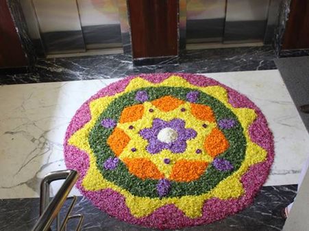 മലയാളികള്‍ ഉത്രാടപ്പാച്ചിലില്‍