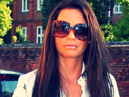 മോഡലിന്റെ സ്തനവും ചുണ്ടുകളും; അമ്മയും മകളും ചിലവഴിച്ചത് 56 ലക്ഷം