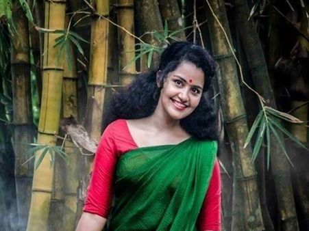 ചാള മേരിയെന്ന് വിളിച്ചിട്ടും കലിപ്പ് തീര്‍ന്നില്ല, അനുപമയുടെ വ്യാജ ചിത്രങ്ങള്‍ സോഷ്യല്‍ മീഡിയയില്‍ !