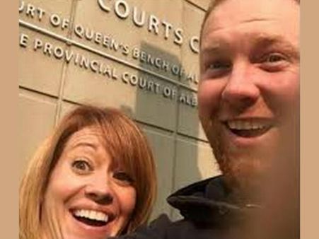 ദമ്പതികളുടെ ഡൈവോഴ്‌സ് സെല്‍ഫിയും വൈറല്‍