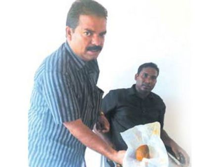 അറ്റ്‌ലസ് രാമചന്ദ്രന്റെ സ്ഥലത്ത് സംരക്ഷിച്ചിരുന്ന കാളയുടെ വയറ്റില്‍ 10 ലക്ഷത്തിന്റെ ഗോരോചനക്കല്ല്