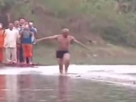 125 മീറ്റര്‍ വെള്ളത്തിന് മുകളിലൂടെ നടന്ന് പുതിയ ലോക റെക്കോര്‍ഡ്